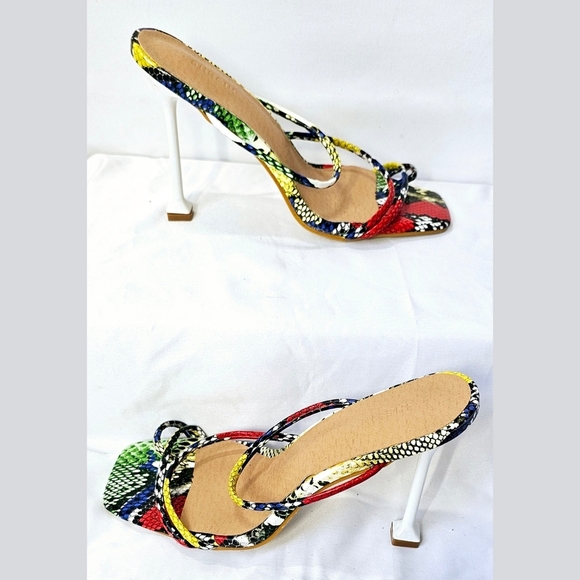 Size 8.5 Muticolored Snake Pattern Heel Sandals - Picture 5 of 7
